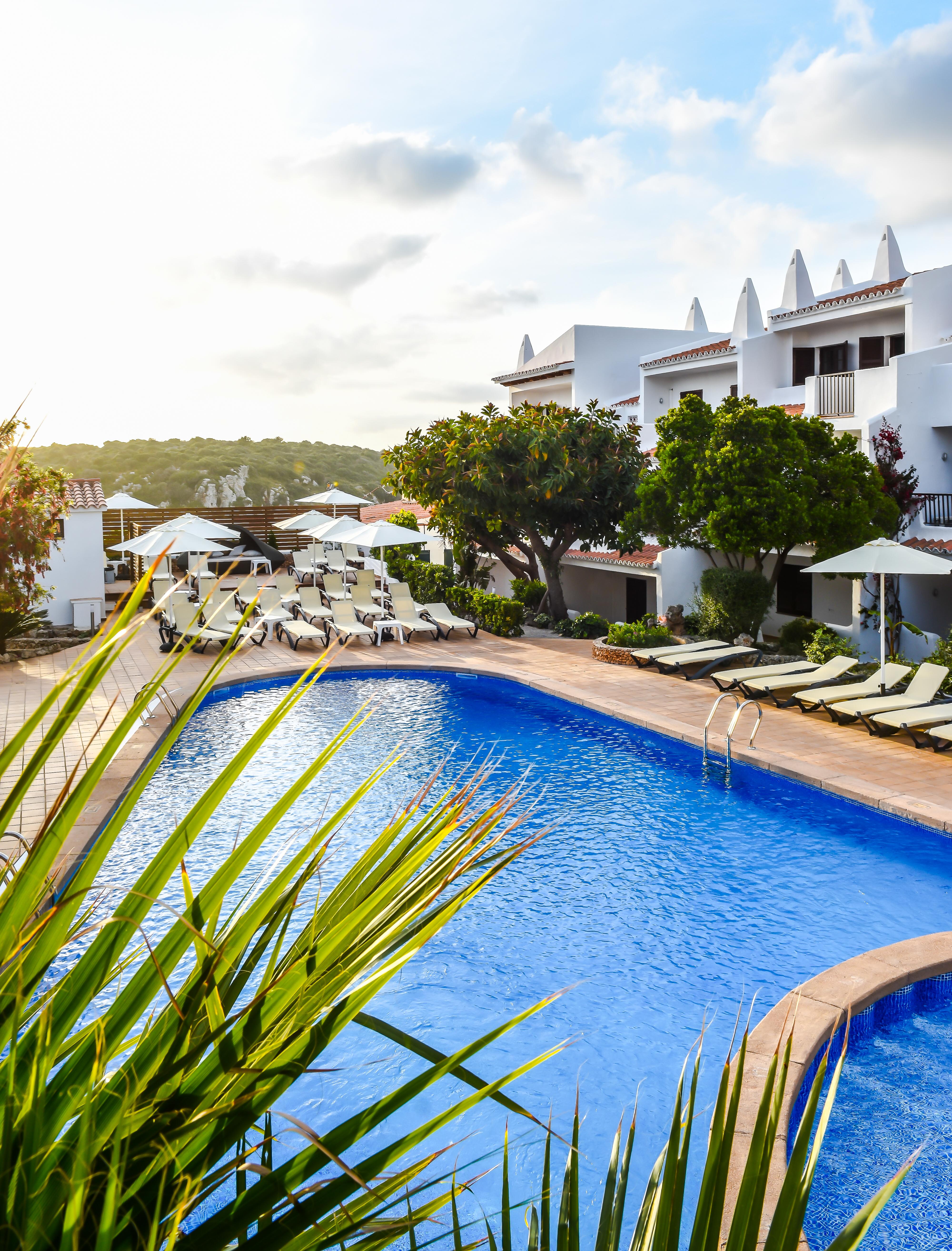 Aparthotel Nelva Resort Cala En Porter  Bagian luar foto